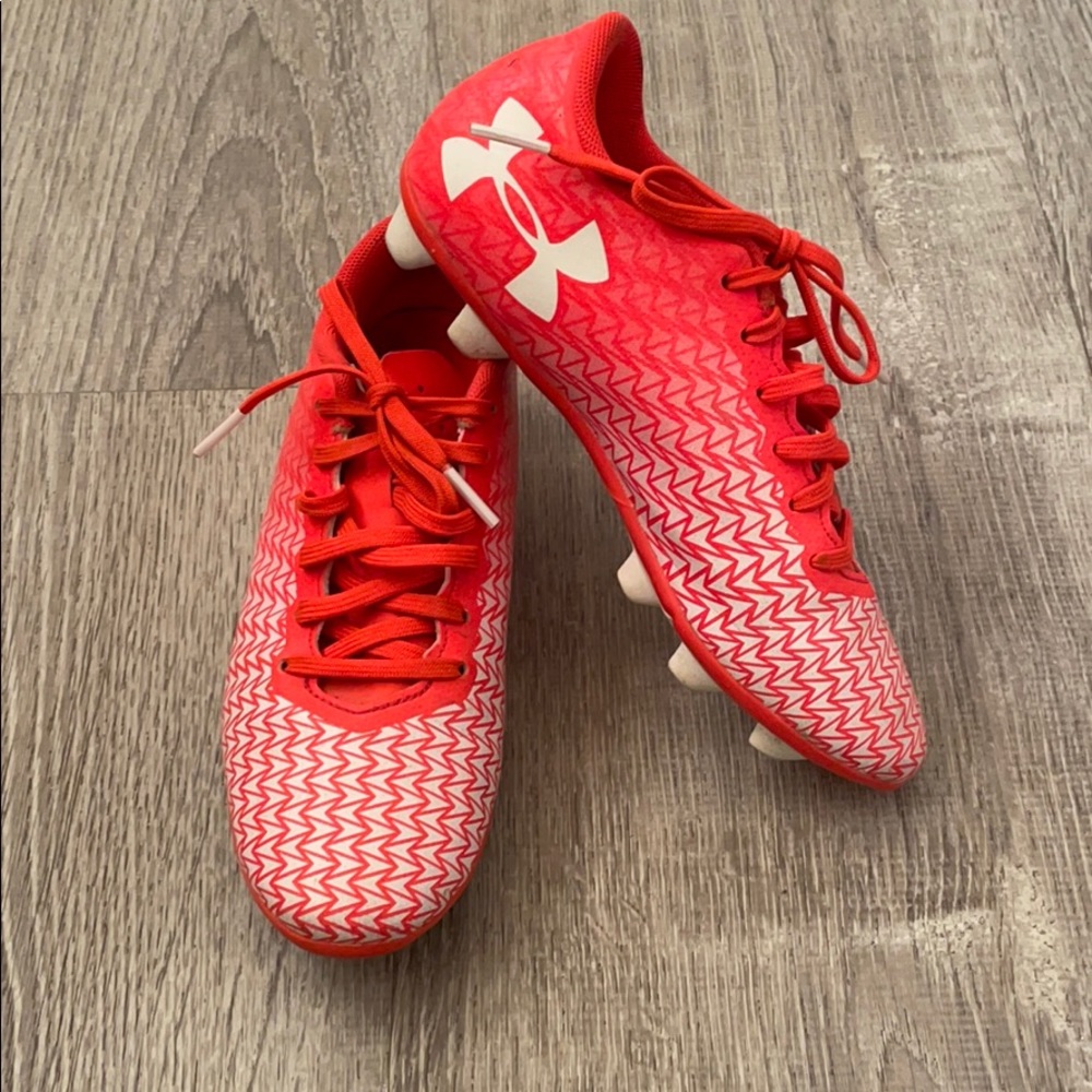 Under Armour, 1Y, soccer cleats. Orange/white.